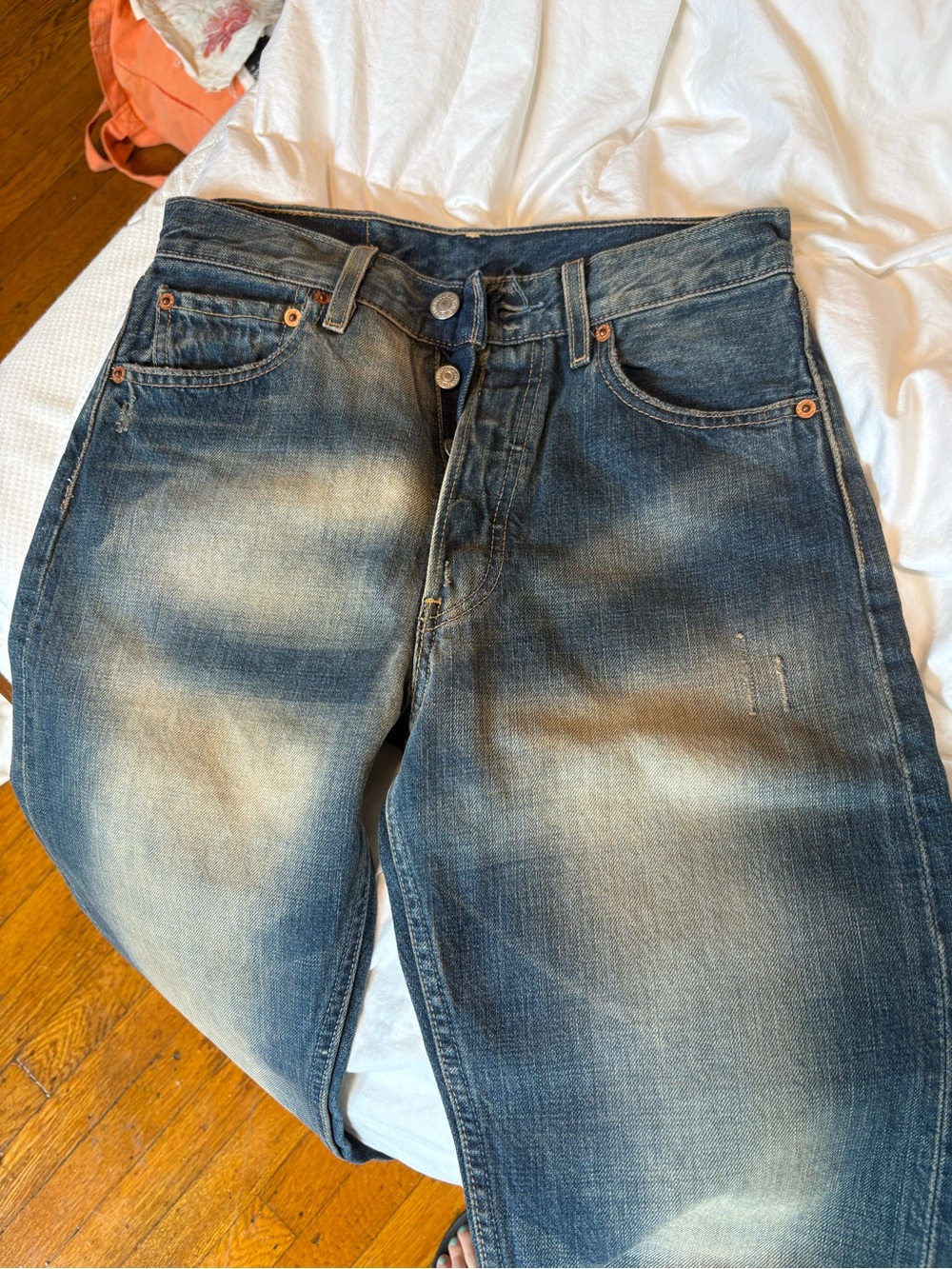 Levi's 501 Women’s Straight Jeans w Whiskering & Fade - Picture 3 of 5